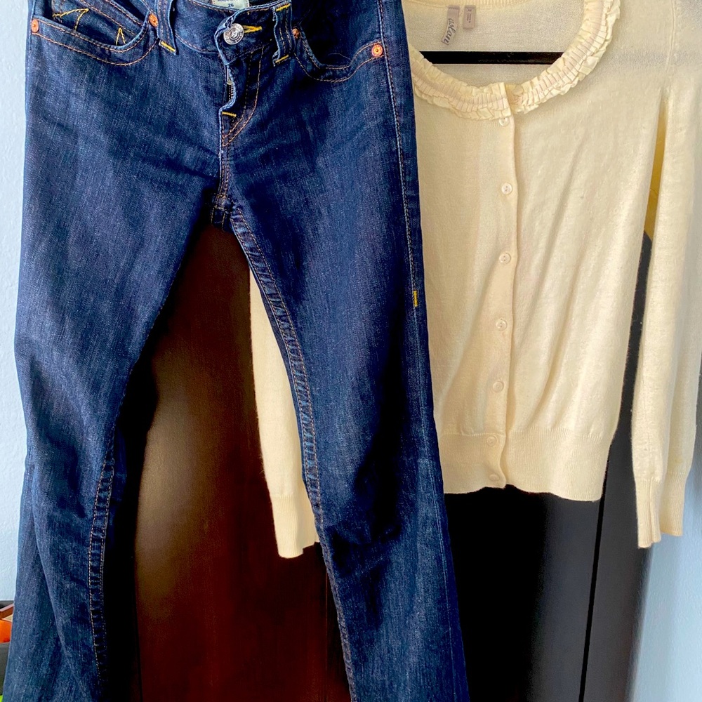 True Religion jeans 27 flattering pockets